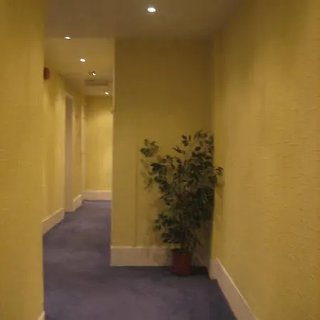 Hotel Adare London
