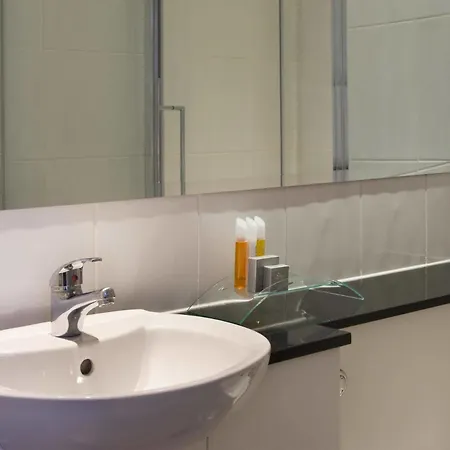 Hotel Berjaya Eden Park 3*