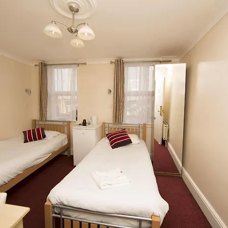 Royal 2 Hammersmith 3*