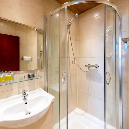Adria Hotel London