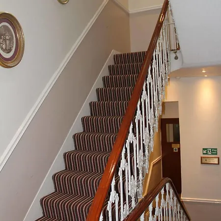 Westbury 3* London