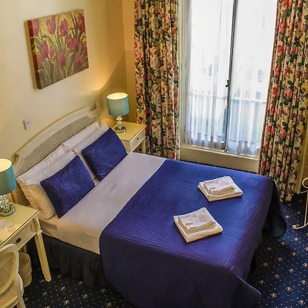 Hotel Blades