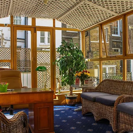 Blades Hotel