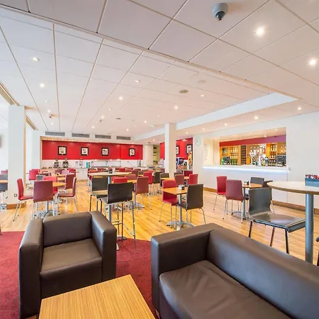 Travelodge Docklands Hotel 3*