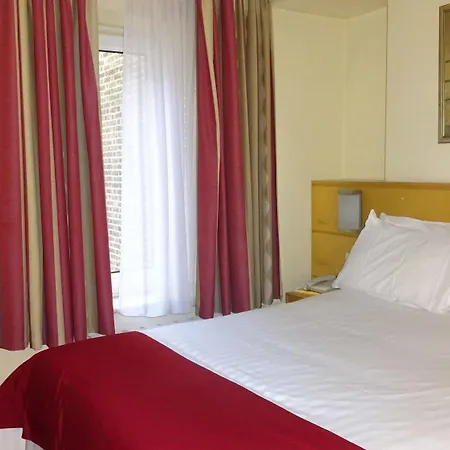 Americana Hotel 3*
