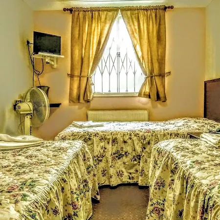 Hotel Mandalay Picton House 2*
