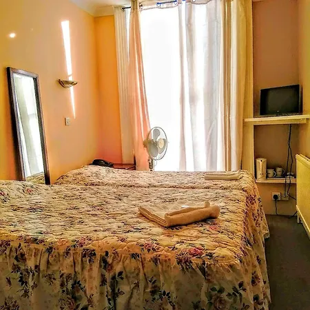 Mandalay Picton House Hotel