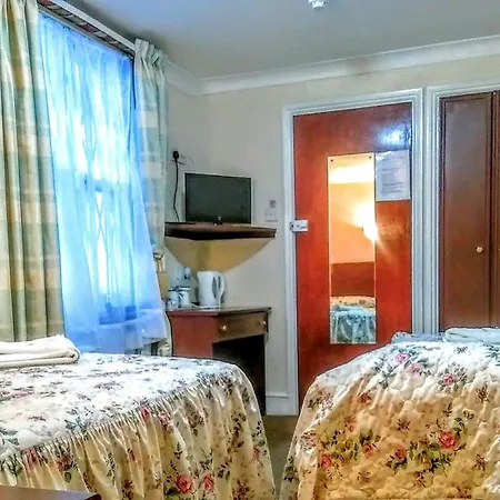Mandalay Picton House 2*