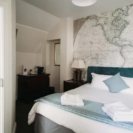The Captain Cook 3*