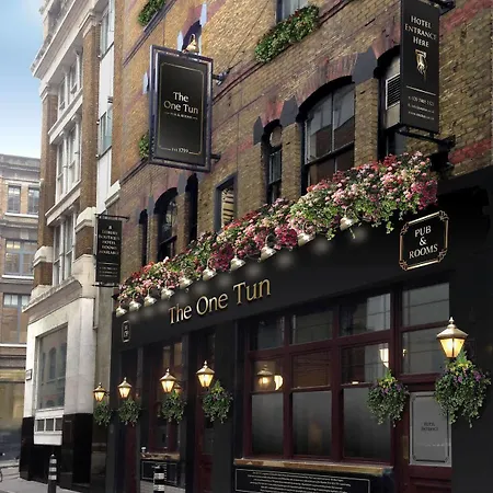 Bed & Breakfast The One Tun Pub & 4*