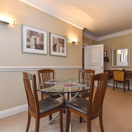 Park Lane Mews 4*