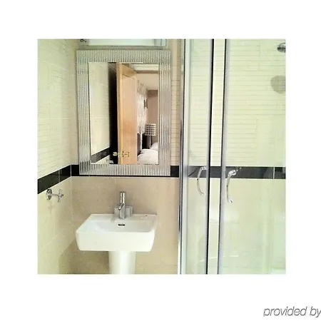 Linden House 3*