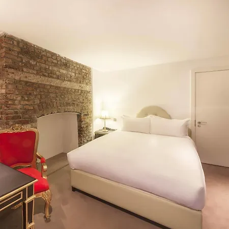 Nottingham Place 4*