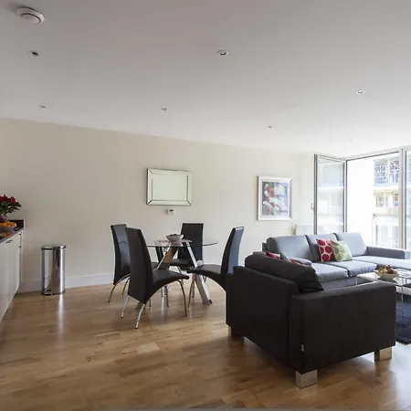 Lanterns Court By Bridgestreet * Londra