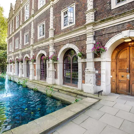 Yha Holland Park Hotel