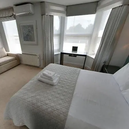 Hotel Mccafferty's Ilford