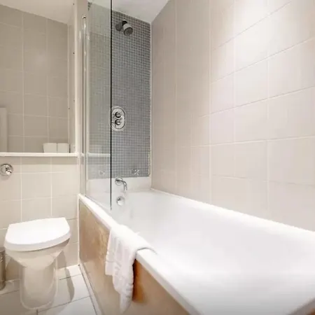 Princes Square Apartment