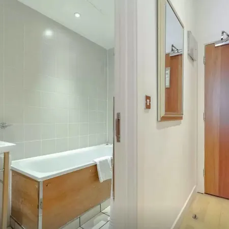Princes Square Apartment
