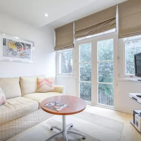 Princes Square Apartment *