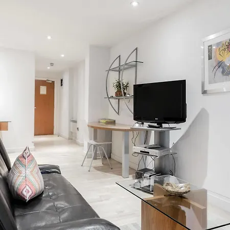 Princes Square Apartment *