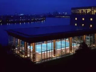 Hotel Four Seasons Canary Wharf 5*
