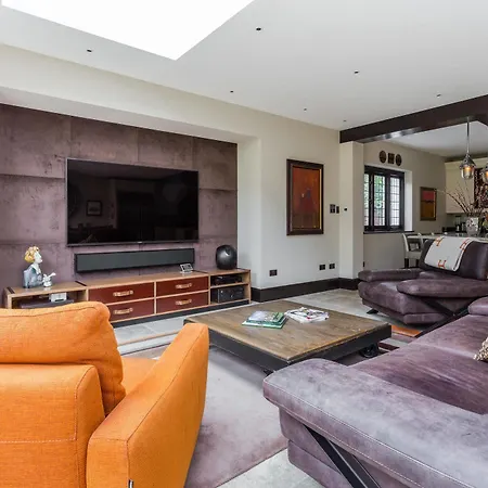Onefinestay - Chiswick Hotel London