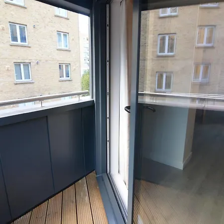 Wharf - Canary South Apartment London