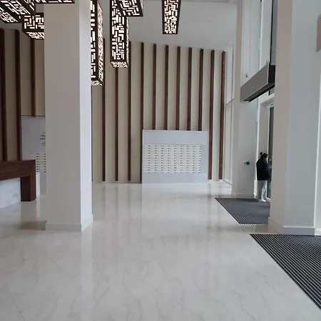 Protem Lincoln Plaza Apartment London