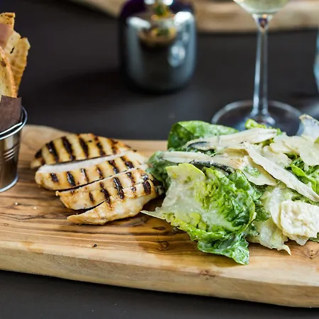 Park Plaza London, Park Royal Hotel 4*