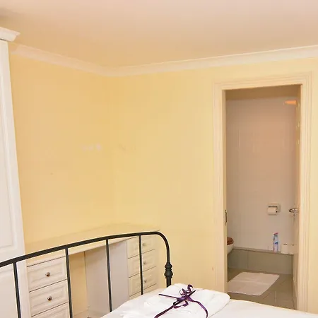 Wharf - Meridian Place Apartment