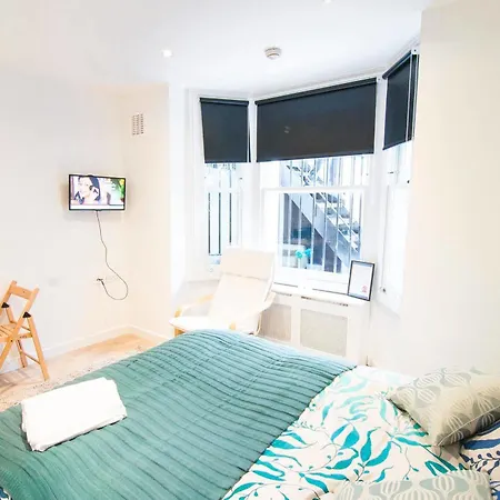 City Gate Kensington Apartment