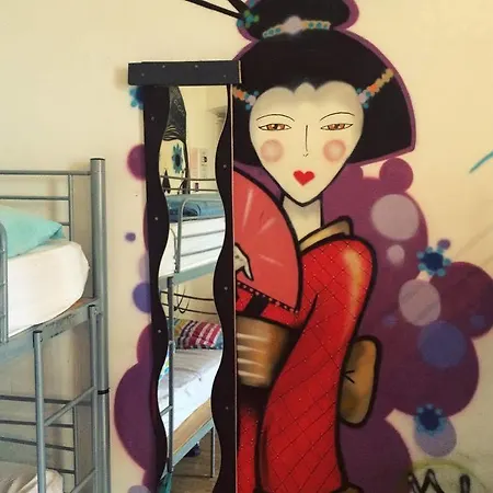 Hostel Hootananny *