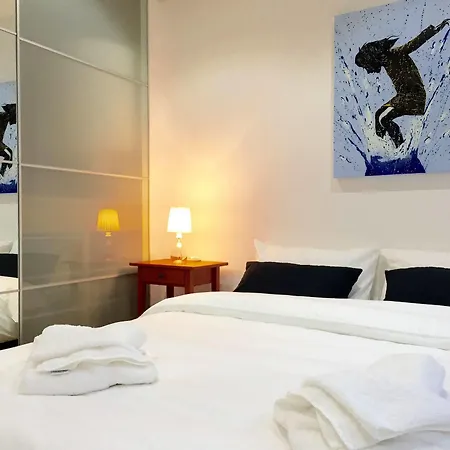 Kings Cross Apartments *