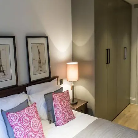 Kings Cross Apartments *