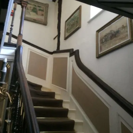 Harmondsworth Hall 3*