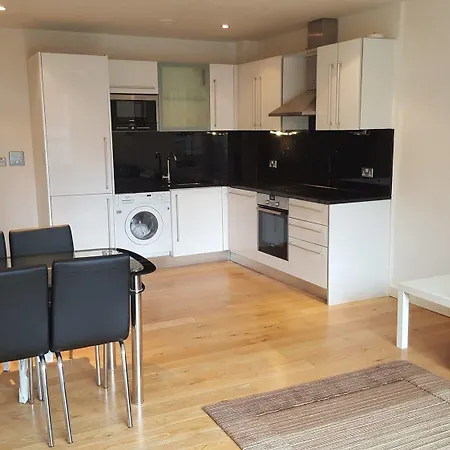 East Croydon Apartments - Just 3 Mins Walk To East Croydon Station Apartment *