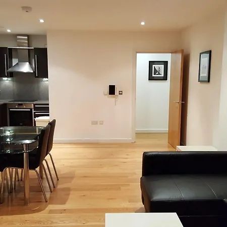 East Croydon Apartments - Just 3 Mins Walk To East Croydon Station * Croydon
