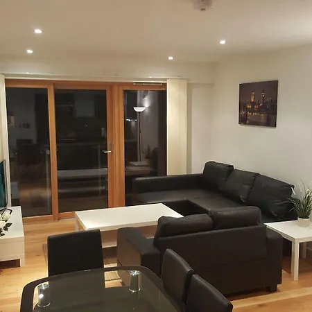 East Croydon Apartments - Just 3 Mins Walk To East Croydon Station * Croydon