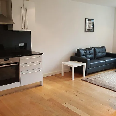 Apartment East Croydon Apartments - Just 3 Mins Walk To East Croydon Station *