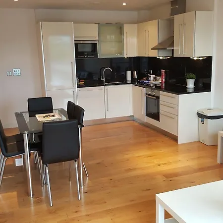 East Croydon Apartments - Just 3 Mins Walk To East Croydon Station Croydon