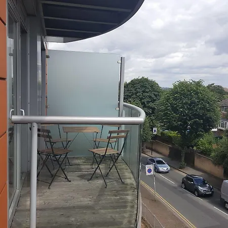 East Croydon Apartments - Just 3 Mins Walk To East Croydon Station Apartment