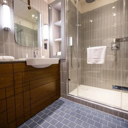 Devonshire Club & 5*