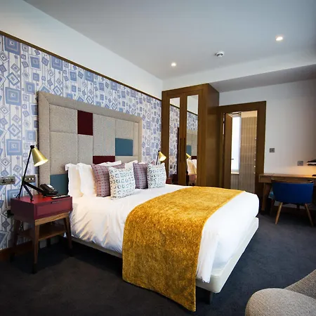 Devonshire Club & London