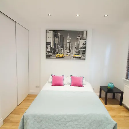 Piccadilly Apartment *