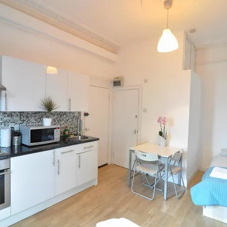 Piccadilly Apartment *