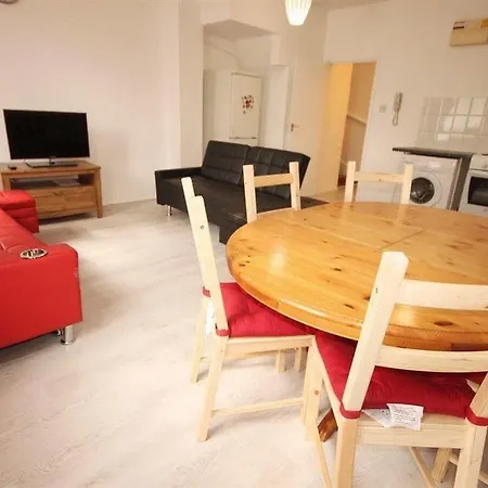 Fonthill House Apartment *