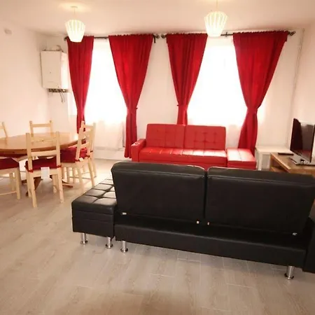 Fonthill House Apartment *