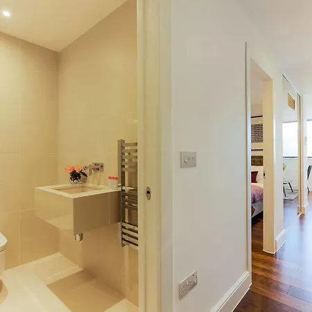 Apartment Swiss One London