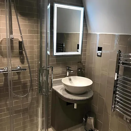 Western Vauxhall Hotel 4*