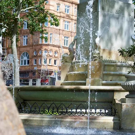 Victory House Leicester Square Hotell London